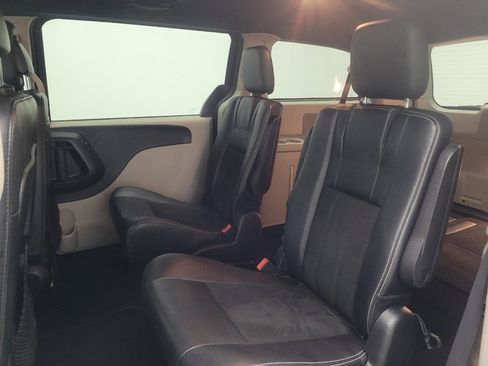 Used 2019 Dodge Grand Caravan SXT FWD image 18