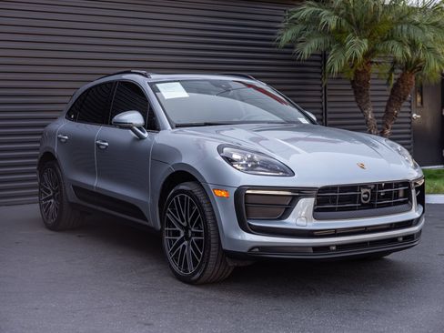 Certified 2024 Porsche Macan AWD/4WD image 6