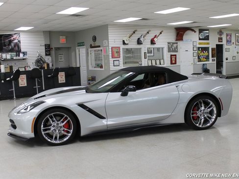 Used 2015 Chevrolet Corvette Stingray Convertible w/ 3LT Preferred Equipment Group RWD image 3