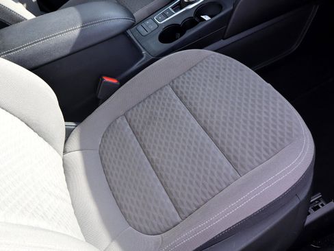 Used 2022 Ford Escape SE w/ Cold Weather Package image 19