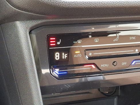 Used 2023 Volkswagen Tiguan SE w/ Panoramic Sunroof Package image 29