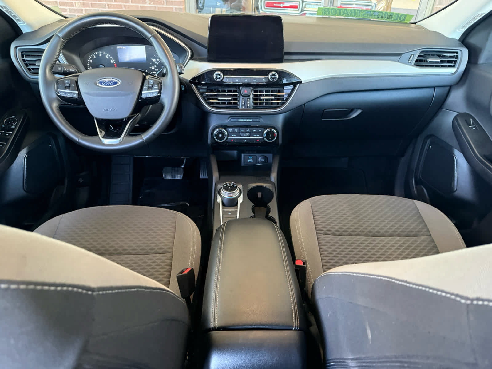 Used 2022 Ford Escape SE w/ Cold Weather Package FWD image 17