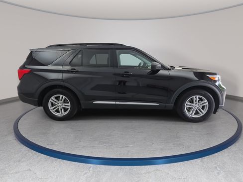 Used 2024 Ford Explorer XLT w/ Equipment Group 202A RWD image 4
