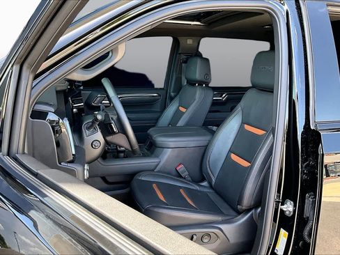 Used 2025 GMC Sierra 1500 AT4 w/ AT4 Premium Package AWD/4WD image 8