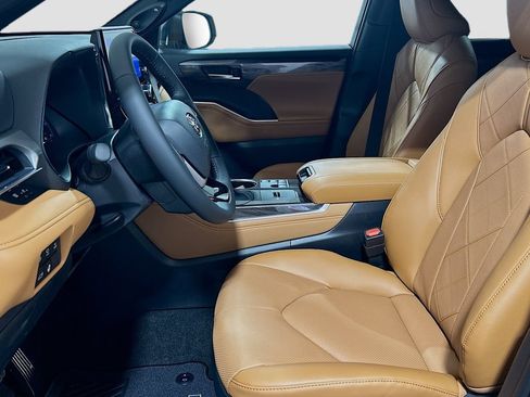 New 2026 Toyota Highlander Platinum AWD/4WD image 20