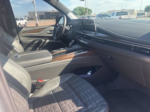 Certified 2024 Cadillac Escalade Sport Platinum w/ LPO, ONYX Package AWD/4WD image 7