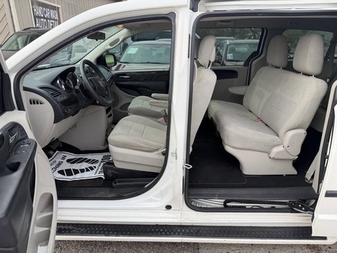 Used 2013 Dodge Grand Caravan American Value Package image 12