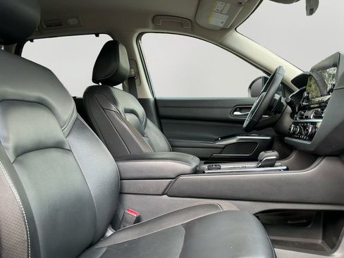 Used 2023 Nissan Pathfinder SL AWD/4WD image 12