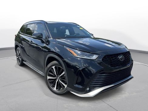 Used 2022 Toyota Highlander XSE FWD image 4