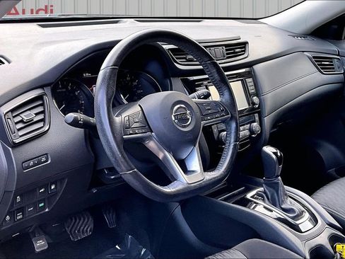 Used 2018 Nissan Rogue SV w/ Premium Package AWD/4WD image 17