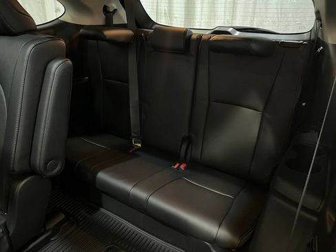 Certified 2025 Toyota Highlander Platinum AWD/4WD image 12