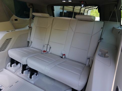 Used 2025 Cadillac Escalade Sport Platinum w/ LPO, Floor Liner Package AWD/4WD image 48