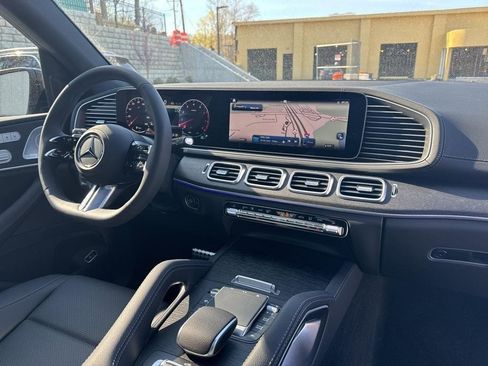 Used 2025 Mercedes-Benz GLS 450 4MATIC image 7
