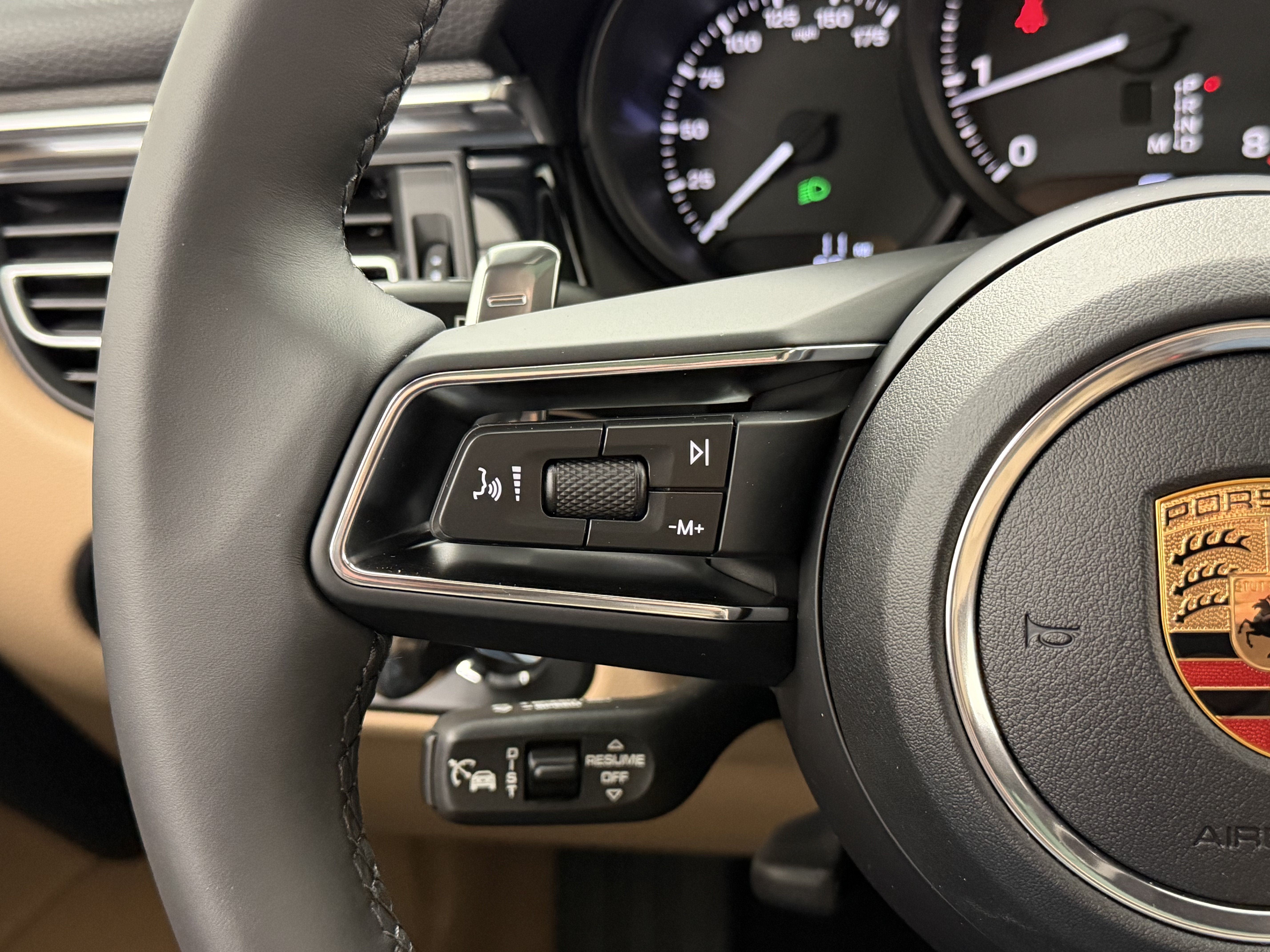 Certified 2026 Porsche Macan AWD/4WD image 45