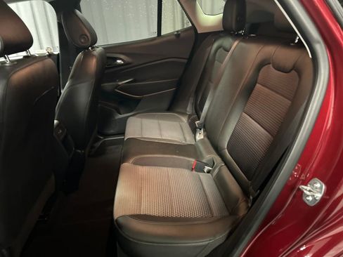 Used 2025 Chevrolet Trax LT w/ LT Convenience Package FWD image 23