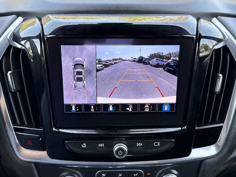 Used 2023 Chevrolet Traverse LT FWD image 24