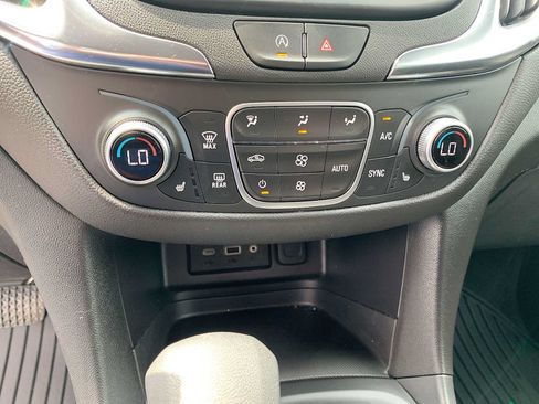 Certified 2024 Chevrolet Equinox LT AWD/4WD image 17