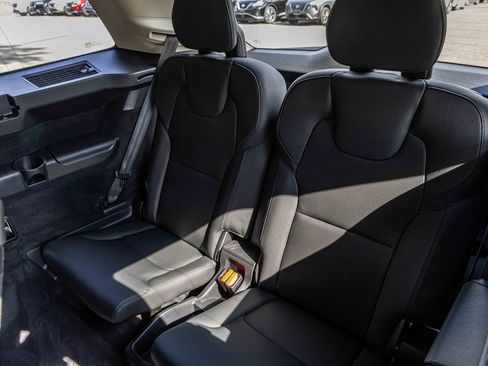 Used 2025 Volvo XC90 B6 Plus image 22