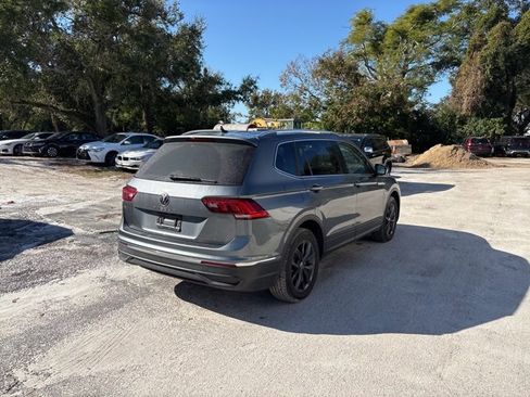 Used 2023 Volkswagen Tiguan SE w/ Panoramic Sunroof Package image 4