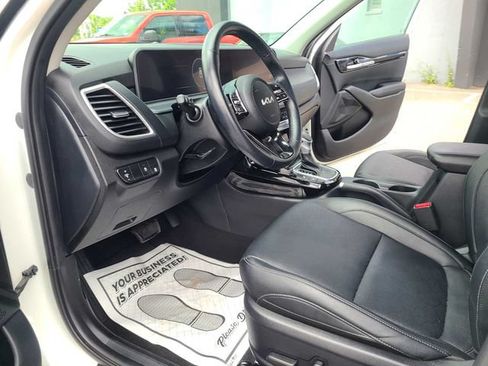 Used 2024 Kia Seltos EX AWD/4WD image 13