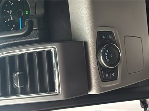 Used 2016 Ford F150 XLT image 16