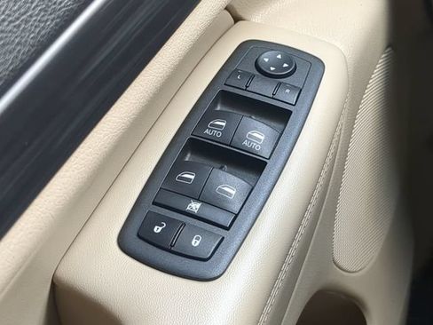 Used 2022 Jeep Grand Cherokee Laredo E RWD image 27