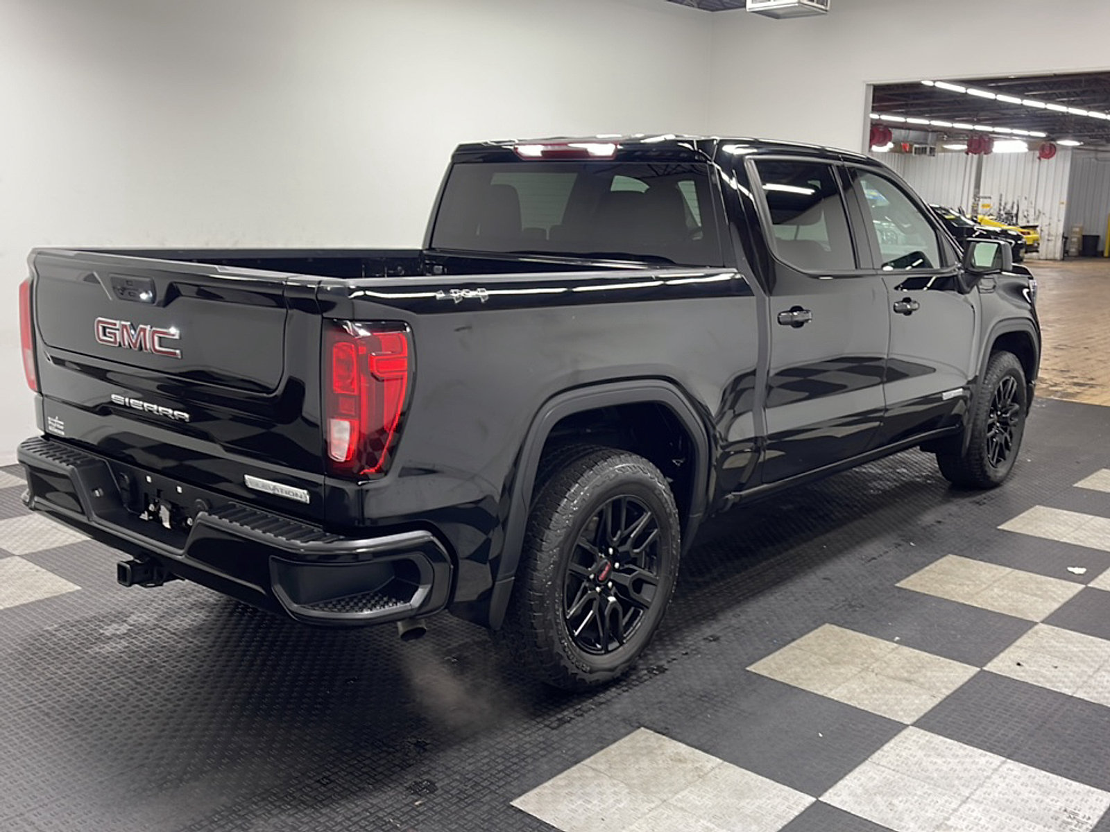 Used 2024 GMC Sierra 1500 Elevation AWD/4WD image 18