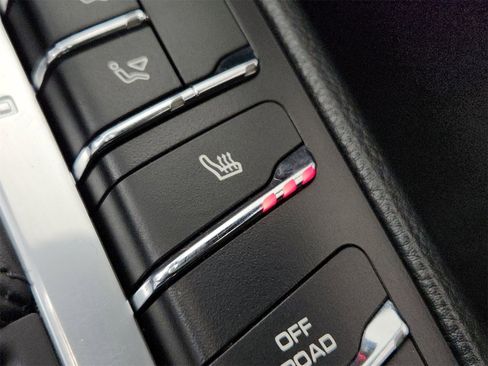 Used 2018 Porsche Macan image 7