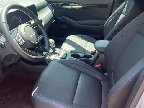Used 2026 Kia Seltos EX FWD image 2