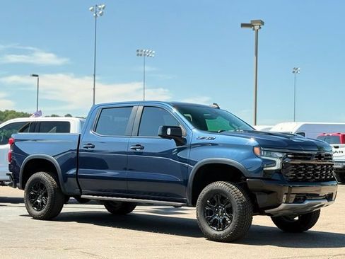 Used 2022 Chevrolet Silverado 1500 ZR2 w/ Technology Package AWD/4WD image 34