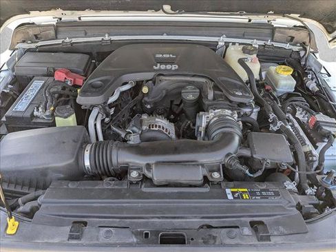 Used 2018 Jeep Wrangler Unlimited Sahara AWD/4WD image 20