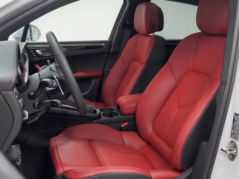 New 2025 Porsche Macan S image 5