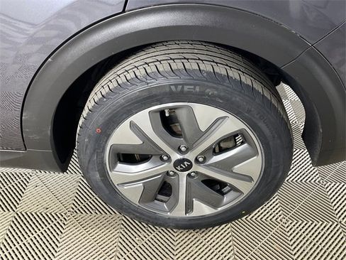 Used 2019 Kia Niro EX w/ Cold Weather Package 2.0 image 18