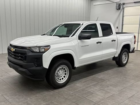 Used 2025 Chevrolet Colorado W/T w/ Advanced Trailering Package RWD image 5