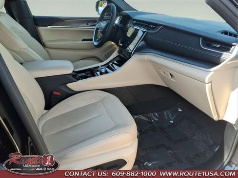 Used 2023 Jeep Grand Cherokee Limited AWD/4WD image 30