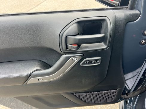 Used 2017 Jeep Wrangler Sport AWD/4WD image 11