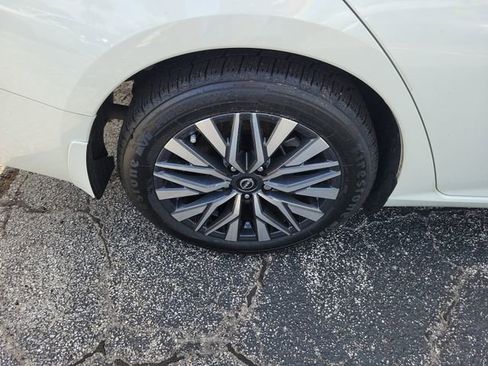 Used 2023 Nissan Altima 2.5 SV FWD image 6