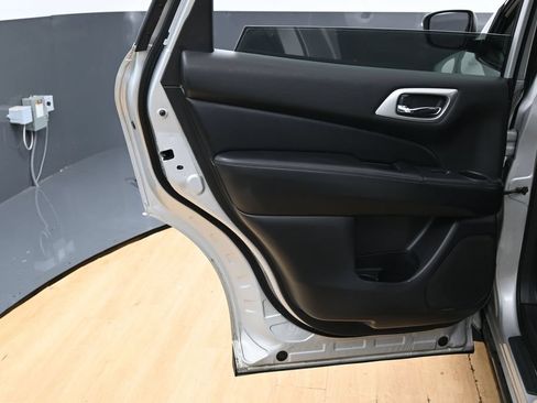 Used 2020 Nissan Pathfinder SV AWD/4WD image 35