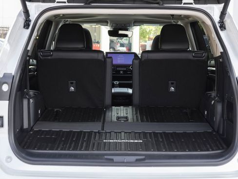 New 2026 Toyota Highlander Limited AWD/4WD image 7