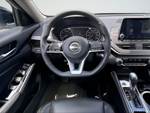 Certified 2025 Nissan Altima 2.5 SR AWD/4WD image 8