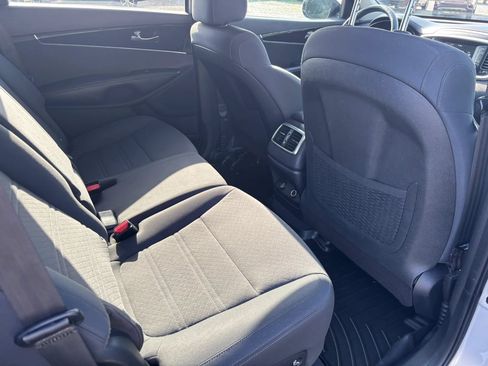 Used 2020 Kia Sorento LX w/ LX I4 Convenience Package FWD image 17