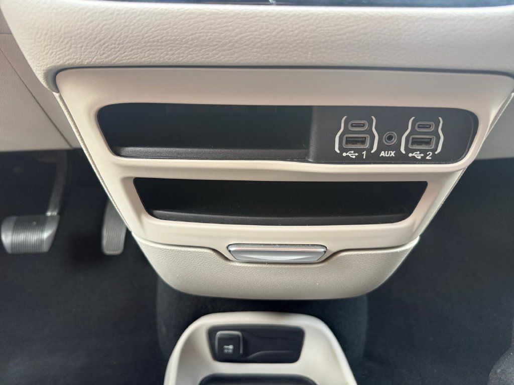 Used 2023 Chrysler Voyager LX FWD image 27