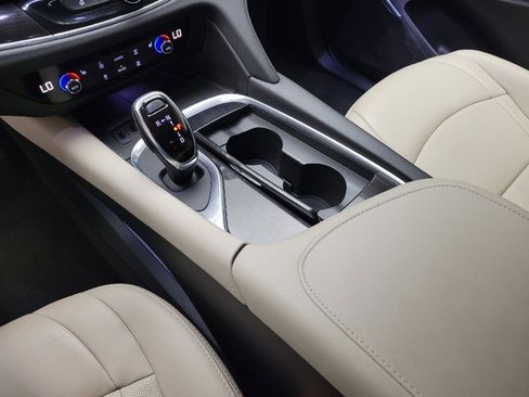 Used 2019 Buick Enclave Essence image 26