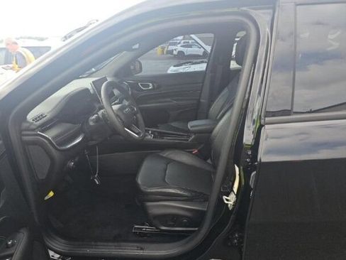 Used 2023 Jeep Compass High Altitude AWD/4WD image 7