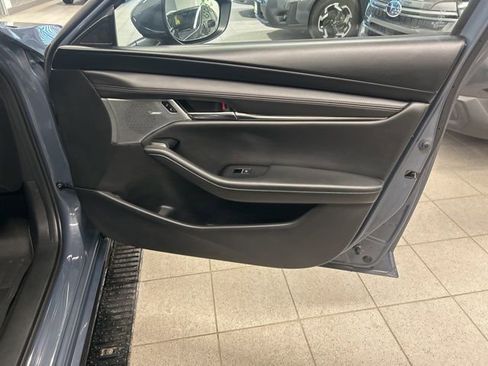 Used 2021 MAZDA MAZDA3 s image 22