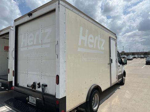 Used 2022 Ford Transit 350 DRW RWD image 2