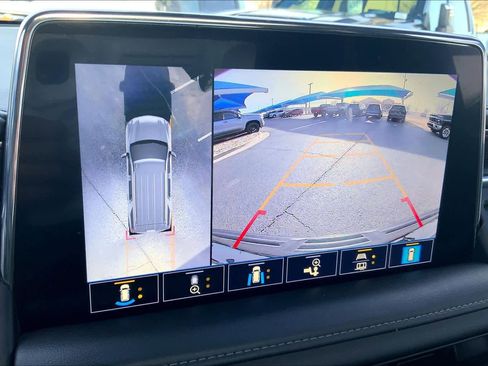 Used 2021 Chevrolet Suburban LT w/ LT Signature Package image 25