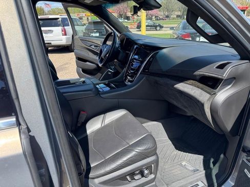 Used 2019 Cadillac Escalade ESV Platinum AWD/4WD image 31