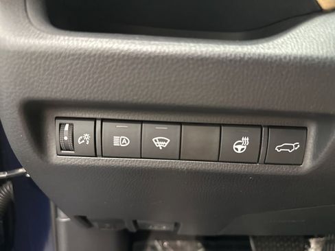 Used 2020 Toyota RAV4 XLE Premium image 23