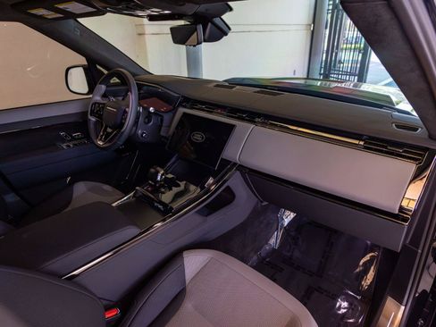 Used 2025 Land Rover Range Rover Sport SV Edition Two AWD/4WD image 29